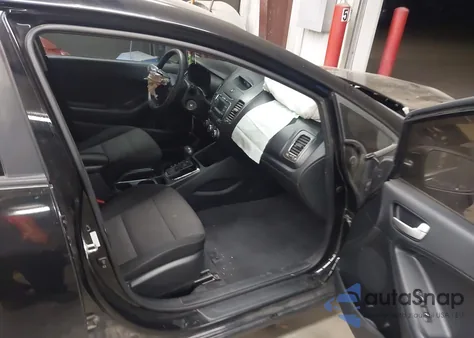 2017 Kia Forte Lx z USA, uszkodzony, nr VIN 3KPFK4A74HE141373